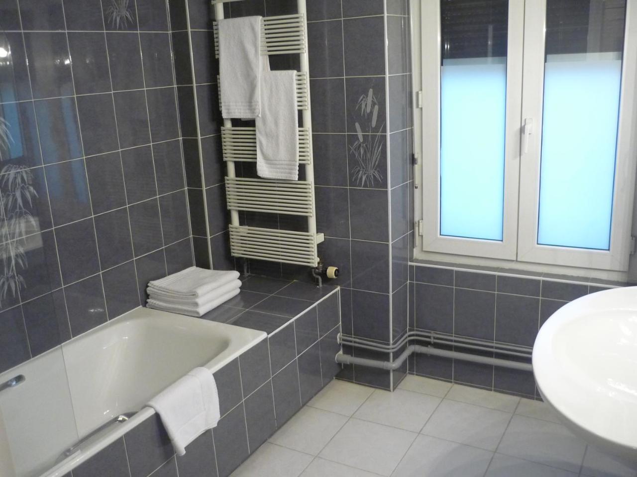 The Originals Boutique, Hotel Terminus, Bourg-En-Bresse Gare Экстерьер фото